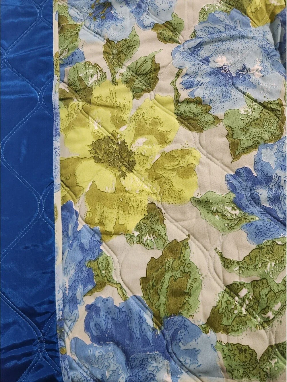 Vintage 1960s–70s Quilted Floral Bedspread Blanket 78